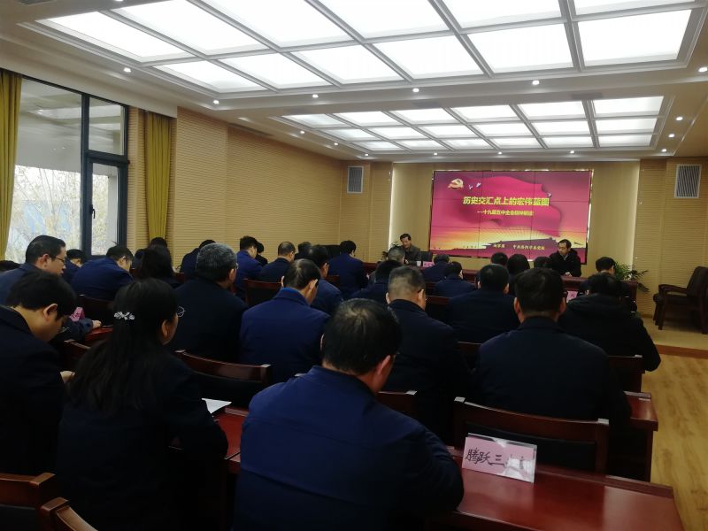 
				   
					黃河同力、騰躍同力舉辦黨委理論學習中心組(擴大)集體學習報告會
				 